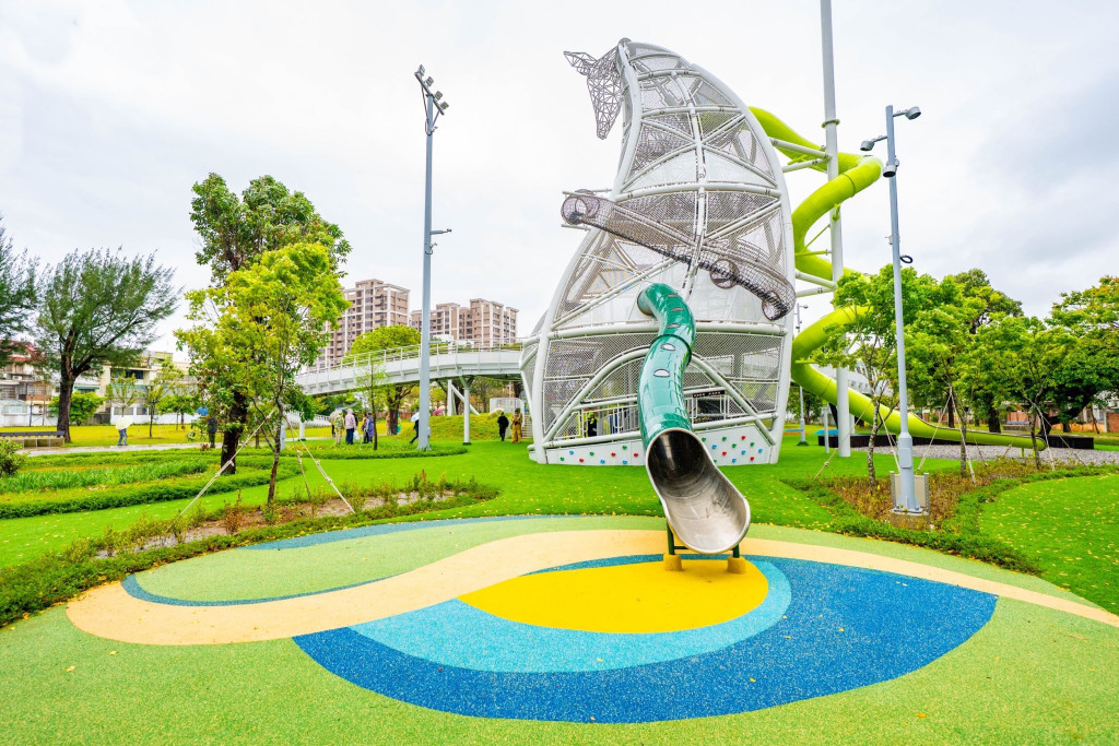 八德楓樹腳公園-長頸鹿遊戲塔(特色遊戲場)