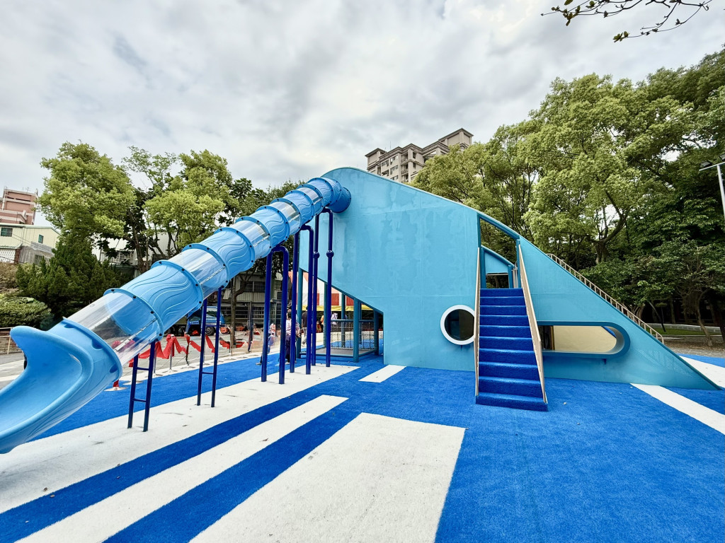 重慶公園-大鯨魚主題特色遊戲場(特色遊戲場)