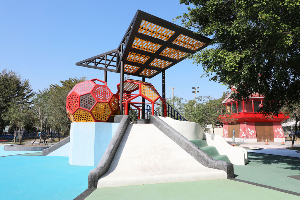 新港鄉公園(新港公園)(蜻蜓造型特色遊戲場)