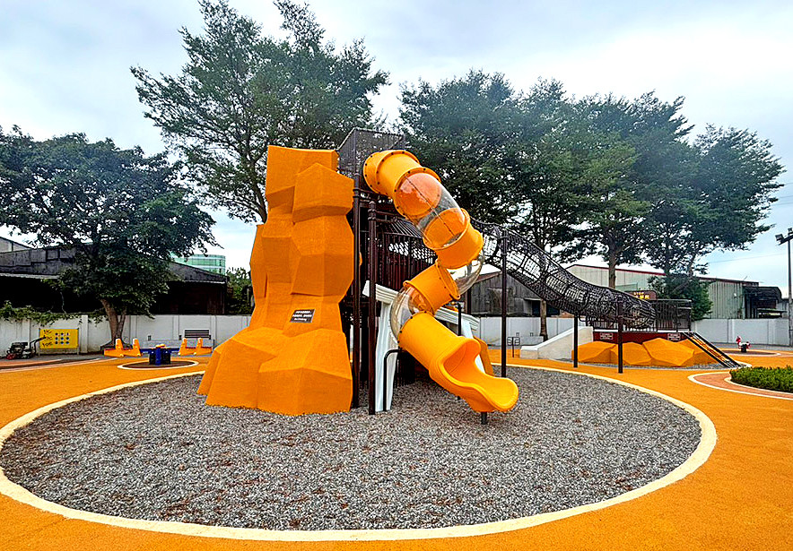 鎮前親子公園(特色遊戲場)