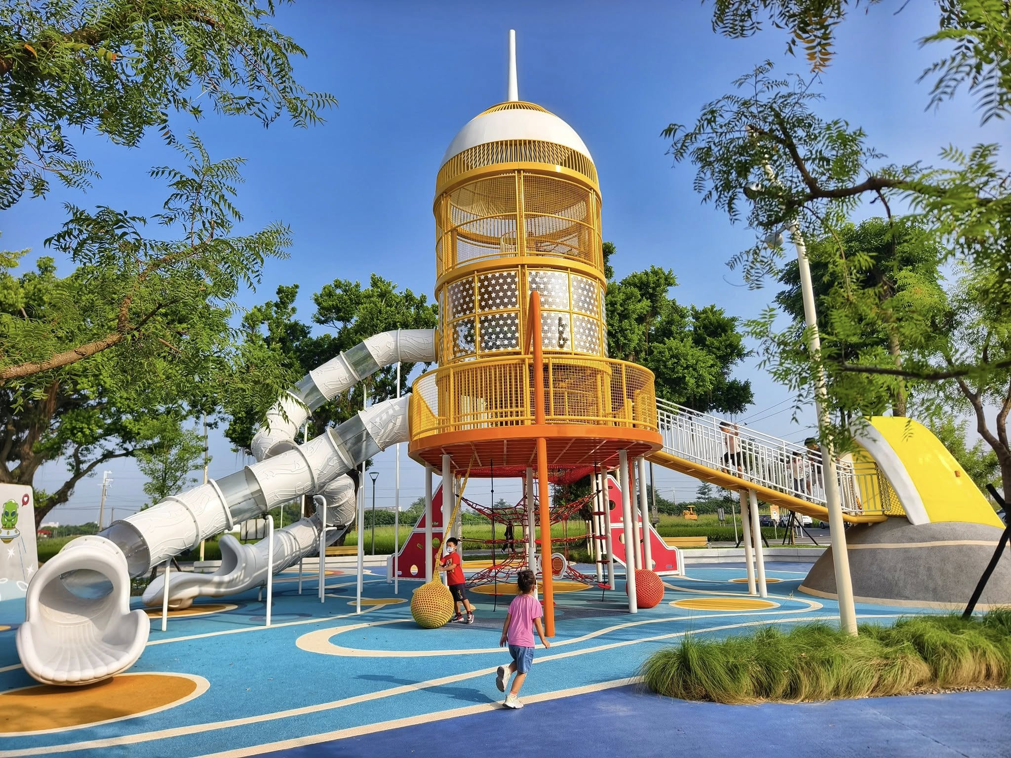 二林和平公園-二林星球探索樂園(特色遊戲場) 二林和平公園-二林星球探索樂園(特色遊戲場)