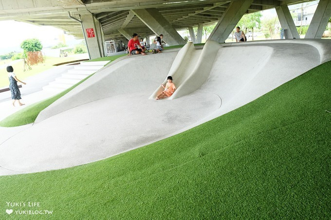 冬山火車站-橋下溜滑梯(特色遊戲場) 冬山火車站-橋下溜滑梯(特色遊戲場)