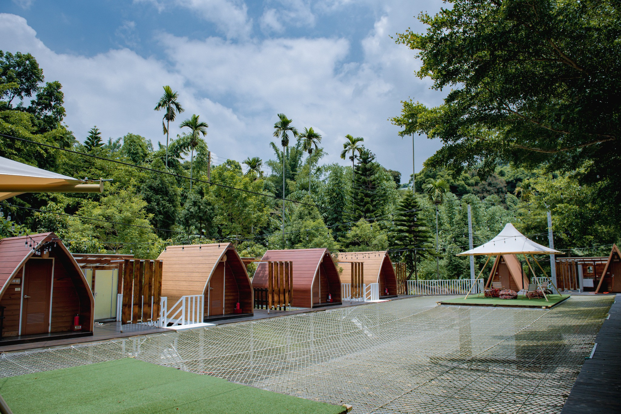 哈比雪兒-森光秘境露營區Happy Glamping(遊牧帳/小木屋)